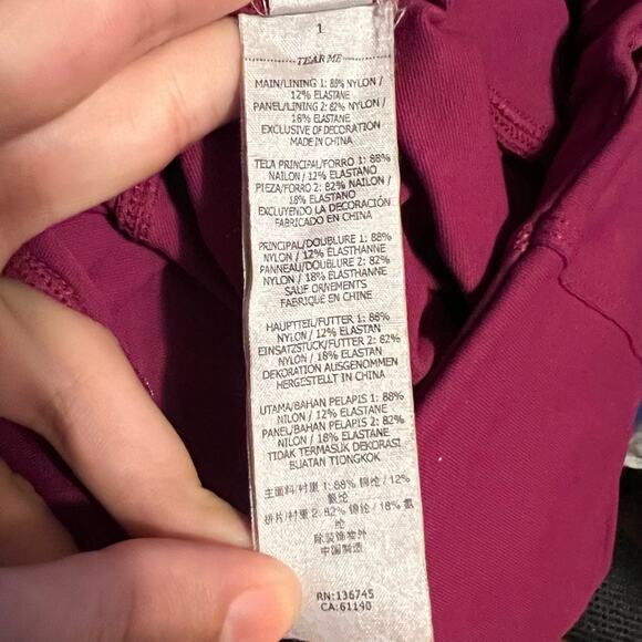 Lorna Jane Raspberry Running Pants with Cut-Out Details – Size Small - Picture 10 of 16